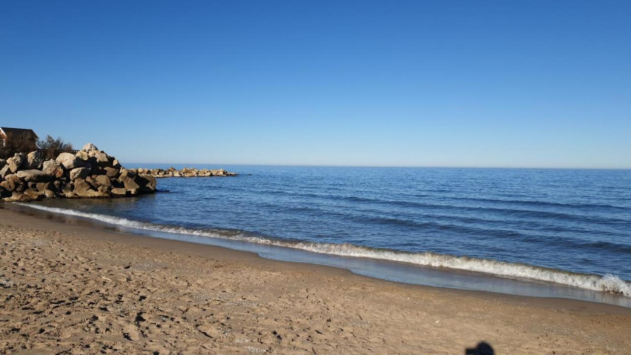 Vacansis Habitaciones De Hostal A Primera Linea De Playa En กูลเญรา ภายนอก รูปภาพ