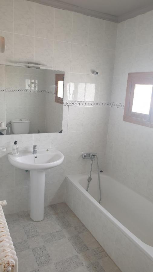 Vacansis Habitaciones De Hostal A Primera Linea De Playa En กูลเญรา ภายนอก รูปภาพ