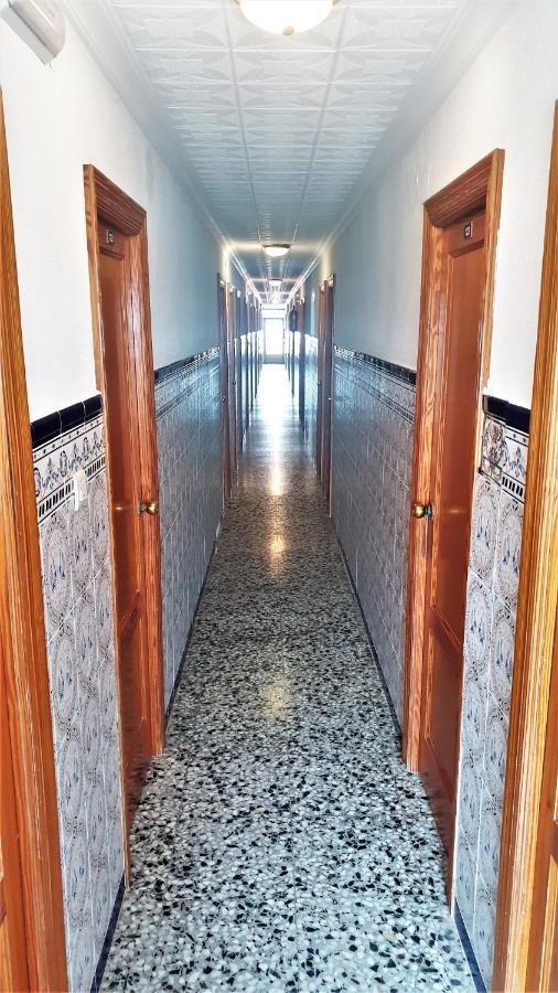 Vacansis Habitaciones De Hostal A Primera Linea De Playa En กูลเญรา ภายนอก รูปภาพ