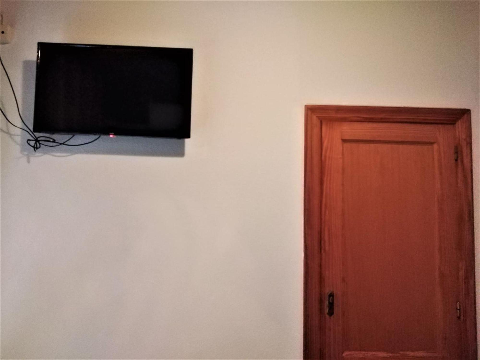 Vacansis Habitaciones De Hostal A Primera Linea De Playa En กูลเญรา ภายนอก รูปภาพ